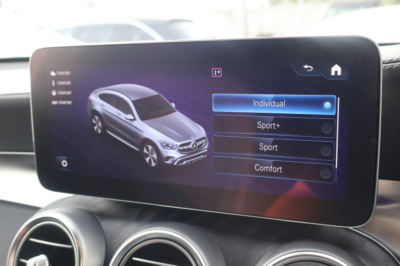 メルセデスベンツ GLCクーペ GLC220d 4MATIC ｸｰﾍﾟ AMGﾗｲﾝ　後期型 ﾚｻﾞｰｴｸｽｸﾙｰｼﾌﾞPKG ﾚｰﾀﾞｰｾｰﾌﾃｨPKG ｴｱﾊﾞﾗﾝｽPKG ｶﾞﾗｽSR 黒革 ｼｰﾄﾋｰﾀ ﾍﾞﾝﾁﾚｰﾀ 純正10.25ｲﾝﾁﾅﾋﾞ地ﾃﾞｼﾞ ｺｯｸﾋﾟｯﾄDisp 360°ｶﾒﾗ 電動Rｹﾞｰﾄ HUD AMG19ｲﾝﾁAW　新車保証