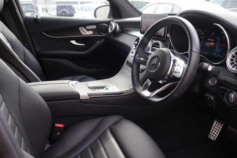 メルセデスベンツ GLCクーペ GLC220d 4MATIC ｸｰﾍﾟ AMGﾗｲﾝ　後期型 ﾚｻﾞｰｴｸｽｸﾙｰｼﾌﾞPKG ﾚｰﾀﾞｰｾｰﾌﾃｨPKG ｴｱﾊﾞﾗﾝｽPKG ｶﾞﾗｽSR 黒革 ｼｰﾄﾋｰﾀ ﾍﾞﾝﾁﾚｰﾀ 純正10.25ｲﾝﾁﾅﾋﾞ地ﾃﾞｼﾞ ｺｯｸﾋﾟｯﾄDisp 360°ｶﾒﾗ 電動Rｹﾞｰﾄ HUD AMG19ｲﾝﾁAW　新車保証
