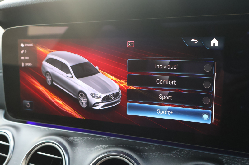 AMG Eクラス E53ﾜｺﾞﾝ 4MATIC+(ISG搭載ﾓﾃﾞﾙ)　後期型 ｴｸｽｸﾙｰｼﾌﾞPKG ｴﾅｼﾞｬｲｼﾞﾝｸﾞPKGﾌﾟﾗｽ ｴｱﾊﾞﾗﾝｽPKG ﾚｰﾀﾞｰｾｰﾌﾃｨPKG ﾊﾟﾉﾗﾏSR 黒ﾅｯﾊﾟ革 ｼｰﾄﾋｰﾀ ﾍﾞﾝﾁﾚｰﾀ 純正ﾅﾋﾞ地ﾃﾞｼﾞ 360°ｶﾒﾗ MBUX Burmester Applecarplay HUD PTS AMG20ｲﾝﾁAW　2年保証