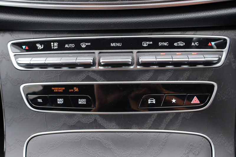 メルセデスベンツ Eクラス E300 ｽﾃｰｼｮﾝﾜｺﾞﾝ ｽﾎﾟｰﾂ　後期型 ｴｸｽｸﾙｰｼﾌﾞPKG ｴｱﾊﾞﾗﾝｽPKG ﾚｰﾀﾞｰｾｰﾌﾃｨPKG 1ｵｰﾅｰ ﾊﾟﾉﾗﾏSR 黒ﾅｯﾊﾟ革 ｼｰﾄﾋｰﾀ MBUX 純正ﾅﾋﾞ地ﾃﾞｼﾞ  AppleCarPlay 360°ｶﾒﾗ Burmester ﾜｲﾔﾚｽﾁｬｰｼﾞﾝｸﾞ HUD PTS ｴｱｻｽ AMG19ｲﾝﾁAW　2年保証