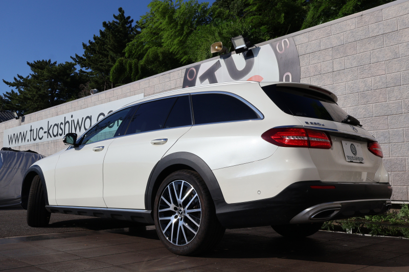 メルセデスベンツ Eクラス E220d 4MATIC ｵｰﾙﾃﾚｲﾝ ﾛｰﾚｳｽｴﾃﾞｨｼｮﾝ　特別仕様車  ﾚｰﾀﾞｰｾｰﾌﾃｨPKG ｴｱﾊﾞﾗﾝｽPKG ﾊﾟﾉﾗﾏSR ｷｰﾚｽGO 黒ﾅｯﾊﾟ革 ｼｰﾄﾋｰﾀｰ ﾍﾞﾝﾁﾚｰﾀｰ ｽﾃｱﾘﾝｸﾞﾋｰﾀｰ 純正ﾅﾋﾞ地ﾃﾞｼﾞ 360°ｶﾒﾗ Burmester Applecarplay 電動Rｹﾞｰﾄ HUD 専用19ｲﾝﾁAW　2年保証