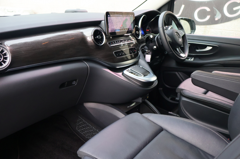メルセデスベンツ Vクラス V220d ﾏﾙｺﾎﾟｰﾛﾎﾗｲｿﾞﾝ 　ﾚｰﾀﾞｰｾｰﾌﾃｨPKG 1ｵｰﾅｰ ﾎﾟｯﾌﾟｱｯﾌﾟﾙｰﾌ 最大5名就寝可能 回転式ｼｰﾄ 黒革 ｼｰﾄﾋｰﾀｰ ﾍﾞﾝﾁﾚｰﾀｰ MBUX 純正10.25ｲﾝﾁﾅﾋﾞ地ﾃﾞｼﾞ 360°ｶﾒﾗ 電動ﾃﾞｭｱﾙｽﾗｲﾄﾞﾄﾞｱ 電動Rｹﾞｰﾄ LEDﾍｯﾄﾞﾗｲﾄ 純正18ｲﾝﾁAW　2年保証
