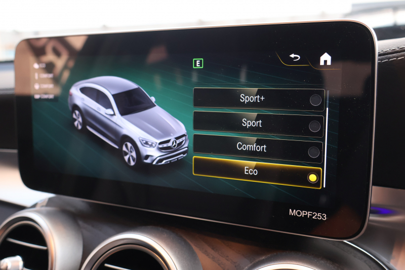 メルセデスベンツ GLCクーペ GLC220d 4MATIC ｸｰﾍﾟ AMGﾗｲﾝ　後期型 ﾚｻﾞｰｴｸｽｸﾙｰｼﾌﾞPKG ﾚｰﾀﾞｰｾｰﾌﾃｨPKG ｴｱﾊﾞﾗﾝｽPKG 1ｵｰﾅｰ ｶﾞﾗｽSR 黒革 ｼｰﾄﾋｰﾀ ﾍﾞﾝﾁﾚｰﾀ 純正10.25ｲﾝﾁﾅﾋﾞ地ﾃﾞｼﾞ ｺｯｸﾋﾟｯﾄDisp 360°ｶﾒﾗ Burmester 電動Rｹﾞｰﾄ HUD ﾘｱAAC AMG19ｲﾝﾁAW　2年保証