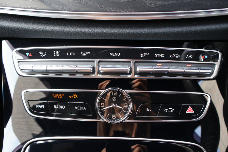 メルセデスベンツ Eクラス E250 ｽﾃｰｼｮﾝﾜｺﾞﾝ ｱﾊﾞﾝｷﾞｬﾙﾄﾞ ｽﾎﾟｰﾂ(本革仕様)　AMGｽﾀｲﾘﾝｸﾞPKG ﾚｰﾀﾞｰｾｰﾌﾃｨPKG ｴｱﾊﾞﾗﾝｽPKG ｷｰﾚｽGO 黒ﾅｯﾊﾟ革 ｼｰﾄﾋｰﾀｰ 純正ﾅﾋﾞ地ﾃﾞｼﾞ 360°ｶﾒﾗ Burmester Applecarplay 電動Rｹﾞｰﾄ HUD PTS AMG19ｲﾝﾁAW　2年保証