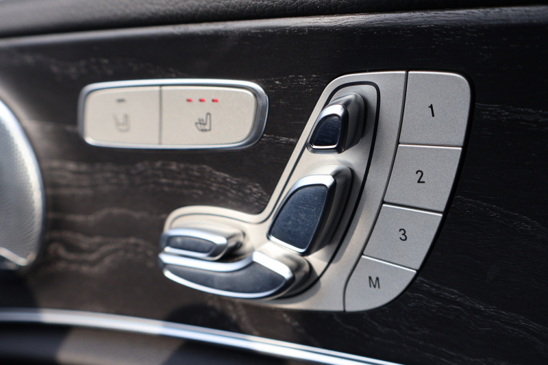 メルセデスベンツ Eクラス E250 ｽﾃｰｼｮﾝﾜｺﾞﾝ ｱﾊﾞﾝｷﾞｬﾙﾄﾞ ｽﾎﾟｰﾂ(本革仕様)　AMGｽﾀｲﾘﾝｸﾞPKG ﾚｰﾀﾞｰｾｰﾌﾃｨPKG ｴｱﾊﾞﾗﾝｽPKG ｷｰﾚｽGO 黒ﾅｯﾊﾟ革 ｼｰﾄﾋｰﾀｰ 純正ﾅﾋﾞ地ﾃﾞｼﾞ 360°ｶﾒﾗ Burmester Applecarplay 電動Rｹﾞｰﾄ HUD PTS AMG19ｲﾝﾁAW　2年保証