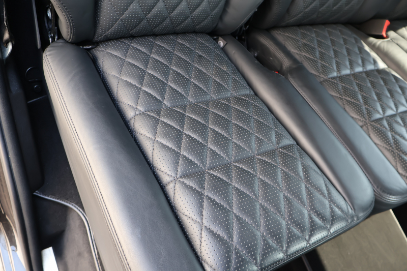 AMG Gクラス G63　右ﾊﾝﾄﾞﾙ designoｴｸｽｸﾙｰｼﾌﾞｲﾝﾃﾘｱPKG ﾃﾞｨｽﾄﾛﾆｯｸ&BSM 7AT SR designo黒革ｼｰﾄ ｼｰﾄﾋｰﾀｰ ﾍﾞﾝﾁﾚｰﾀｰ 純正8ｲﾝﾁﾜｲﾄﾞﾅﾋﾞ地ﾃﾞｼﾞ harman/kardonｻﾗｳﾝﾄﾞ Bﾓﾆﾀｰ AppleCarPlay PTS ｷｾﾉﾝﾗｲﾄ ﾜｲﾄﾞｽﾍﾟｰｻｰ AMG20ｲﾝﾁAW　2年保証