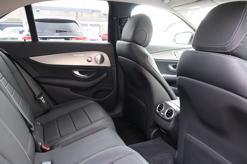 メルセデスベンツ Eクラス E200 AVG　ﾚｻﾞｰPKG ﾚｰﾀﾞｰｾｰﾌﾃｨPKG ｴｱﾊﾞﾗﾝｽPKG 黒革 全席ｼｰﾄﾋｰﾀｰ 純正12.3ｲﾝﾁﾅﾋﾞ地ﾃﾞｼﾞ 360°ｶﾒﾗ Burmesterｻﾗｳﾝﾄﾞ Applecarplay Android Auto 電動Rｹﾞｰﾄ PTS LEDﾍｯﾄﾞ ｱﾅﾛｸﾞ時計 純正17AW　2年保証