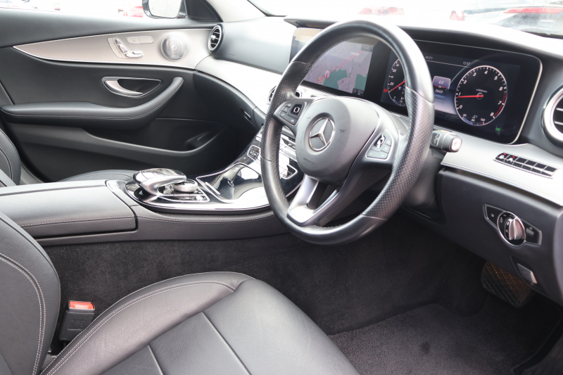 メルセデスベンツ Eクラス E200 AVG　ﾚｻﾞｰPKG ﾚｰﾀﾞｰｾｰﾌﾃｨPKG ｴｱﾊﾞﾗﾝｽPKG 黒革 全席ｼｰﾄﾋｰﾀｰ 純正12.3ｲﾝﾁﾅﾋﾞ地ﾃﾞｼﾞ 360°ｶﾒﾗ Burmesterｻﾗｳﾝﾄﾞ Applecarplay Android Auto 電動Rｹﾞｰﾄ PTS LEDﾍｯﾄﾞ ｱﾅﾛｸﾞ時計 純正17AW　2年保証