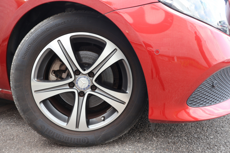 メルセデスベンツ Eクラス E200 AVG　ﾚｻﾞｰPKG ﾚｰﾀﾞｰｾｰﾌﾃｨPKG ｴｱﾊﾞﾗﾝｽPKG 黒革 全席ｼｰﾄﾋｰﾀｰ 純正12.3ｲﾝﾁﾅﾋﾞ地ﾃﾞｼﾞ 360°ｶﾒﾗ Burmesterｻﾗｳﾝﾄﾞ Applecarplay Android Auto 電動Rｹﾞｰﾄ PTS LEDﾍｯﾄﾞ ｱﾅﾛｸﾞ時計 純正17AW　2年保証