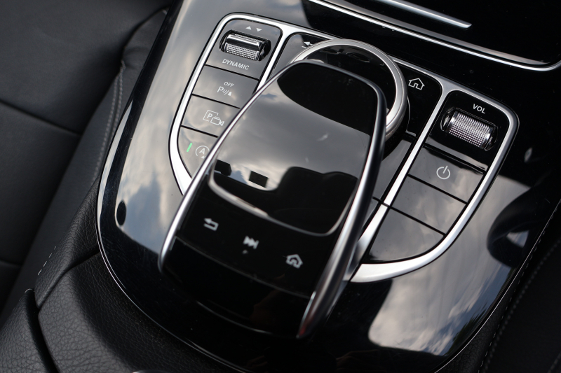 メルセデスベンツ Eクラス E200 AVG　ﾚｻﾞｰPKG ﾚｰﾀﾞｰｾｰﾌﾃｨPKG ｴｱﾊﾞﾗﾝｽPKG 黒革 全席ｼｰﾄﾋｰﾀｰ 純正12.3ｲﾝﾁﾅﾋﾞ地ﾃﾞｼﾞ 360°ｶﾒﾗ Burmesterｻﾗｳﾝﾄﾞ Applecarplay Android Auto 電動Rｹﾞｰﾄ PTS LEDﾍｯﾄﾞ ｱﾅﾛｸﾞ時計 純正17AW　2年保証