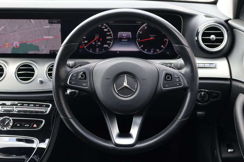 メルセデスベンツ Eクラス E200 AVG　ﾚｻﾞｰPKG ﾚｰﾀﾞｰｾｰﾌﾃｨPKG ｴｱﾊﾞﾗﾝｽPKG 黒革 全席ｼｰﾄﾋｰﾀｰ 純正12.3ｲﾝﾁﾅﾋﾞ地ﾃﾞｼﾞ 360°ｶﾒﾗ Burmesterｻﾗｳﾝﾄﾞ Applecarplay Android Auto 電動Rｹﾞｰﾄ PTS LEDﾍｯﾄﾞ ｱﾅﾛｸﾞ時計 純正17AW　2年保証