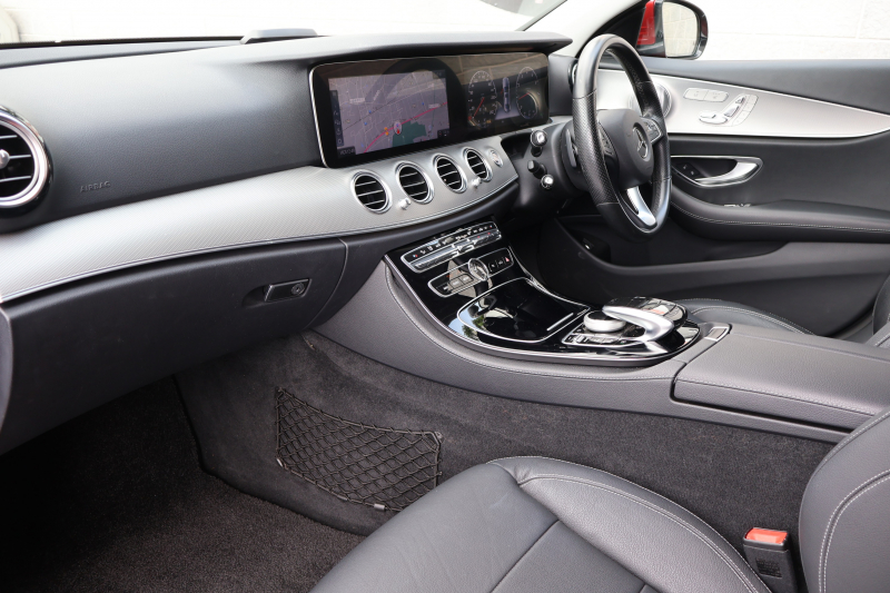 メルセデスベンツ Eクラス E200 AVG　ﾚｻﾞｰPKG ﾚｰﾀﾞｰｾｰﾌﾃｨPKG ｴｱﾊﾞﾗﾝｽPKG 黒革 全席ｼｰﾄﾋｰﾀｰ 純正12.3ｲﾝﾁﾅﾋﾞ地ﾃﾞｼﾞ 360°ｶﾒﾗ Burmesterｻﾗｳﾝﾄﾞ Applecarplay Android Auto 電動Rｹﾞｰﾄ PTS LEDﾍｯﾄﾞ ｱﾅﾛｸﾞ時計 純正17AW　2年保証