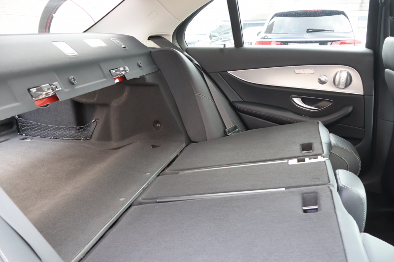 メルセデスベンツ Eクラス E200 AVG　ﾚｻﾞｰPKG ﾚｰﾀﾞｰｾｰﾌﾃｨPKG ｴｱﾊﾞﾗﾝｽPKG 黒革 全席ｼｰﾄﾋｰﾀｰ 純正12.3ｲﾝﾁﾅﾋﾞ地ﾃﾞｼﾞ 360°ｶﾒﾗ Burmesterｻﾗｳﾝﾄﾞ Applecarplay Android Auto 電動Rｹﾞｰﾄ PTS LEDﾍｯﾄﾞ ｱﾅﾛｸﾞ時計 純正17AW　2年保証