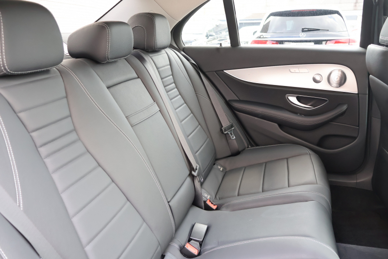 メルセデスベンツ Eクラス E200 AVG　ﾚｻﾞｰPKG ﾚｰﾀﾞｰｾｰﾌﾃｨPKG ｴｱﾊﾞﾗﾝｽPKG 黒革 全席ｼｰﾄﾋｰﾀｰ 純正12.3ｲﾝﾁﾅﾋﾞ地ﾃﾞｼﾞ 360°ｶﾒﾗ Burmesterｻﾗｳﾝﾄﾞ Applecarplay Android Auto 電動Rｹﾞｰﾄ PTS LEDﾍｯﾄﾞ ｱﾅﾛｸﾞ時計 純正17AW　2年保証