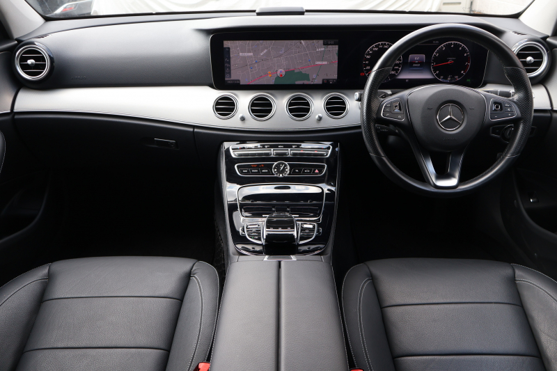 メルセデスベンツ Eクラス E200 AVG　ﾚｻﾞｰPKG ﾚｰﾀﾞｰｾｰﾌﾃｨPKG ｴｱﾊﾞﾗﾝｽPKG 黒革 全席ｼｰﾄﾋｰﾀｰ 純正12.3ｲﾝﾁﾅﾋﾞ地ﾃﾞｼﾞ 360°ｶﾒﾗ Burmesterｻﾗｳﾝﾄﾞ Applecarplay Android Auto 電動Rｹﾞｰﾄ PTS LEDﾍｯﾄﾞ ｱﾅﾛｸﾞ時計 純正17AW　2年保証