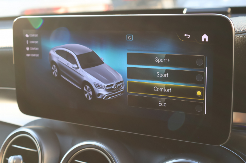 メルセデスベンツ GLCクーペ GLC300 4MATIC ｸｰﾍﾟ AMGﾗｲﾝ　後期型 ﾚｻﾞｰｴｸｽｸﾙｰｼﾌﾞPKG ﾚｰﾀﾞｰｾｰﾌﾃｨPKG ｴｱﾊﾞﾗﾝｽPKG ｶﾞﾗｽSR 黒革 ｼｰﾄﾋｰﾀ ﾍﾞﾝﾁﾚｰﾀ 純正10.25ｲﾝﾁﾅﾋﾞ地ﾃﾞｼﾞ ｺｯｸﾋﾟｯﾄDisp 360°ｶﾒﾗ Burmester 電動Rｹﾞｰﾄ HUD AMG20ｲﾝﾁAW　2年保証