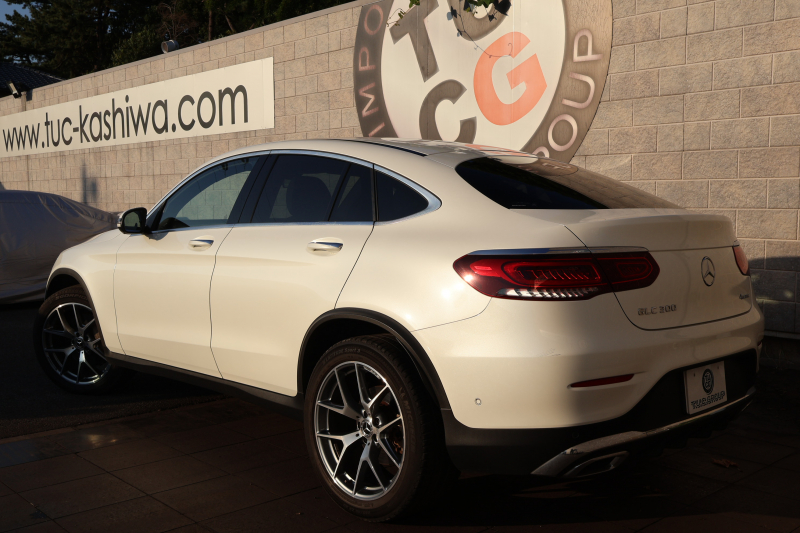 メルセデスベンツ GLCクーペ GLC300 4MATIC ｸｰﾍﾟ AMGﾗｲﾝ　後期型 ﾚｻﾞｰｴｸｽｸﾙｰｼﾌﾞPKG ﾚｰﾀﾞｰｾｰﾌﾃｨPKG ｴｱﾊﾞﾗﾝｽPKG ｶﾞﾗｽSR 黒革 ｼｰﾄﾋｰﾀ ﾍﾞﾝﾁﾚｰﾀ 純正10.25ｲﾝﾁﾅﾋﾞ地ﾃﾞｼﾞ ｺｯｸﾋﾟｯﾄDisp 360°ｶﾒﾗ Burmester 電動Rｹﾞｰﾄ HUD AMG20ｲﾝﾁAW　2年保証