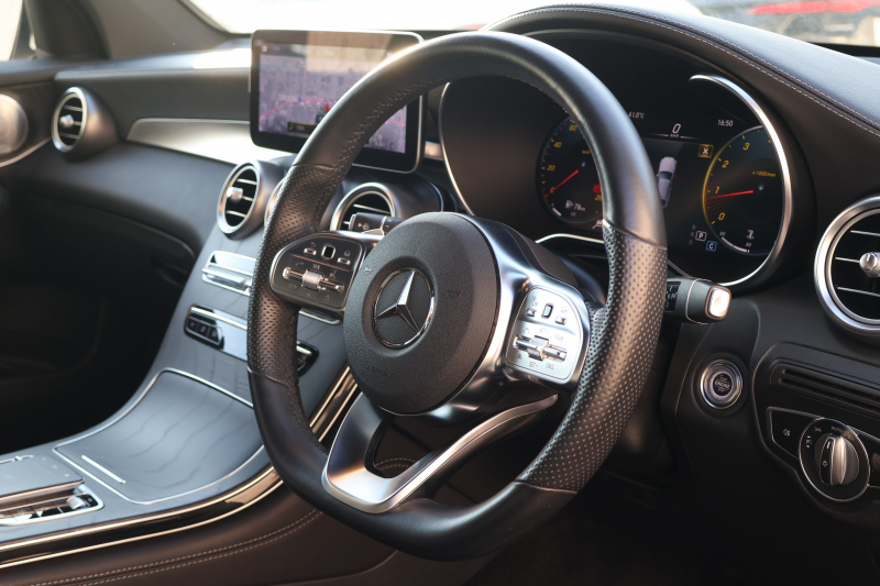 メルセデスベンツ GLCクーペ GLC300 4MATIC ｸｰﾍﾟ AMGﾗｲﾝ　後期型 ﾚｻﾞｰｴｸｽｸﾙｰｼﾌﾞPKG ﾚｰﾀﾞｰｾｰﾌﾃｨPKG ｴｱﾊﾞﾗﾝｽPKG ｶﾞﾗｽSR 黒革 ｼｰﾄﾋｰﾀ ﾍﾞﾝﾁﾚｰﾀ 純正10.25ｲﾝﾁﾅﾋﾞ地ﾃﾞｼﾞ ｺｯｸﾋﾟｯﾄDisp 360°ｶﾒﾗ Burmester 電動Rｹﾞｰﾄ HUD AMG20ｲﾝﾁAW　2年保証