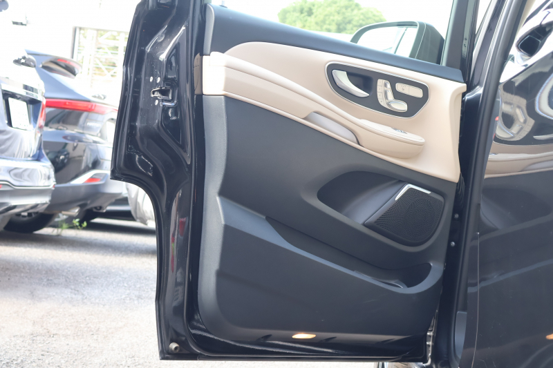 メルセデスベンツ Vクラス V220d ｱﾊﾞﾝｷﾞｬﾙﾄﾞ ｴｸｽﾄﾗﾛﾝｸﾞ(受注生産ﾓﾃﾞﾙ)　後期型 AMGﾗｲﾝ ﾚｰﾀﾞｰｾｰﾌﾃｨPKG ｴｸｽｸﾙｰｼﾌﾞｼｰﾄPKG 1ｵｰﾅｰ ﾍﾞｰｼﾞｭ革ｼｰﾄ 2列目ｴｸｽｸﾙｰｼﾌﾞｼｰﾄ ｼｰﾄﾋｰﾀ&ﾍﾞﾝﾁﾚｰﾀ MBUX 純正10.25ｲﾝﾁﾅﾋﾞ地ﾃﾞｼﾞ Burmester AMG19ｲﾝﾁAW　2年保証