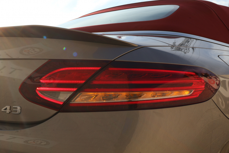 AMG Cクラス C43 4MATIC ｶﾌﾞﾘｵﾚ　後期型 ﾀﾞｰｸﾚｯﾄﾞ幌 AMGｽﾀｲﾘﾝｸﾞPKG ﾚｰﾀﾞｰｾｰﾌﾃｨPKG ｴｱﾊﾞﾗﾝｽPKG ｸﾗﾝﾍﾞﾘｰ赤革 ｼｰﾄﾋｰﾀ 純正10.25ｲﾝﾁﾅﾋﾞ地ﾃﾞｼﾞ ｺｯｸﾋﾟｯﾄDisp AppleCarPlay Burmesterｻﾗｳﾝﾄﾞ Bﾓﾆﾀｰ ﾏﾙﾁﾋﾞｰﾑLED 純正ﾄﾞﾗﾚｺ AMG19ｲﾝﾁAW　2年保証