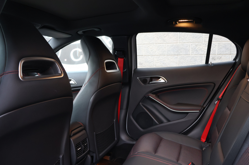 AMG GLA GLA45 4MATIC　AMGﾚｻﾞｰｴｸｽｸﾙｰｼﾌﾞPKG ﾚｰﾀﾞｰｾｰﾌﾃｨPKG AMGｽﾀｲﾘﾝｸﾞPKG ﾊﾟﾉﾗﾏSR 黒革ｼｰﾄ ﾒﾓﾘｰ機能付ﾊﾟﾜｰｼｰﾄ ｼｰﾄﾋｰﾀｰ 純正ﾅﾋﾞ地ﾃﾞｼﾞ Bﾓﾆﾀｰ 電動Rｹﾞｰﾄ ｷｰﾚｽGO ｷｾﾉﾝﾍｯﾄﾞ PTS AMG19ｲﾝﾁAW　2年保証