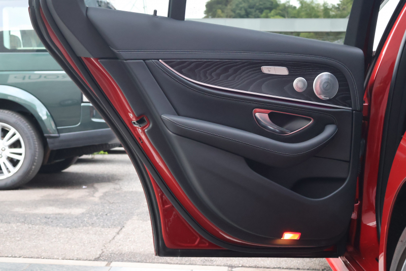 メルセデスベンツ Eクラス E300 AVG ｽﾎﾟｰﾂ　中期型 ｴｸｽｸﾙｰｼﾌﾞPKG ﾚｰﾀﾞｰｾｰﾌﾃｨPKG ｴｱﾊﾞﾗﾝｽPKG ﾊﾟﾉﾗﾏSR 黒ﾅｯﾊﾟ革 ｼｰﾄﾋｰﾀｰ 純正ﾅﾋﾞ地ﾃﾞｼﾞ NEWｽﾃｱﾘﾝｸﾞ 360°ｶﾒﾗ Burmesterｻﾗｳﾝﾄﾞ Applecarplay Android Auto 電動Rｹﾞｰﾄ HUD PTS AMG19AW　2年保証