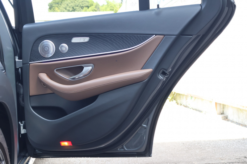 メルセデスベンツ Eクラス E220d 4MATIC ｵｰﾙﾃﾚｲﾝ ﾛｰﾚｳｽｴﾃﾞｨｼｮﾝ　特別仕様車  ﾚｰﾀﾞｰｾｰﾌﾃｨPKG ｴｱﾊﾞﾗﾝｽPKG ﾊﾟﾉﾗﾏSR ｷｰﾚｽGO 茶/黒ﾅｯﾊﾟ革 ｼｰﾄﾋｰﾀｰ ﾍﾞﾝﾁﾚｰﾀｰ ｽﾃｱﾘﾝｸﾞﾋｰﾀｰ 純正ﾅﾋﾞ地ﾃﾞｼﾞ 360°ｶﾒﾗ Burmester Applecarplay 電動Rｹﾞｰﾄ HUD 専用19ｲﾝﾁAW　2年保証