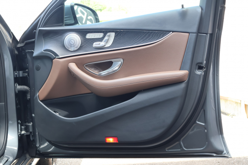 メルセデスベンツ Eクラス E220d 4MATIC ｵｰﾙﾃﾚｲﾝ ﾛｰﾚｳｽｴﾃﾞｨｼｮﾝ　特別仕様車  ﾚｰﾀﾞｰｾｰﾌﾃｨPKG ｴｱﾊﾞﾗﾝｽPKG ﾊﾟﾉﾗﾏSR ｷｰﾚｽGO 茶/黒ﾅｯﾊﾟ革 ｼｰﾄﾋｰﾀｰ ﾍﾞﾝﾁﾚｰﾀｰ ｽﾃｱﾘﾝｸﾞﾋｰﾀｰ 純正ﾅﾋﾞ地ﾃﾞｼﾞ 360°ｶﾒﾗ Burmester Applecarplay 電動Rｹﾞｰﾄ HUD 専用19ｲﾝﾁAW　2年保証