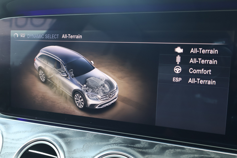 メルセデスベンツ Eクラス E220d 4MATIC ｵｰﾙﾃﾚｲﾝ ﾛｰﾚｳｽｴﾃﾞｨｼｮﾝ　特別仕様車  ﾚｰﾀﾞｰｾｰﾌﾃｨPKG ｴｱﾊﾞﾗﾝｽPKG ﾊﾟﾉﾗﾏSR ｷｰﾚｽGO 茶/黒ﾅｯﾊﾟ革 ｼｰﾄﾋｰﾀｰ ﾍﾞﾝﾁﾚｰﾀｰ ｽﾃｱﾘﾝｸﾞﾋｰﾀｰ 純正ﾅﾋﾞ地ﾃﾞｼﾞ 360°ｶﾒﾗ Burmester Applecarplay 電動Rｹﾞｰﾄ HUD 専用19ｲﾝﾁAW　2年保証