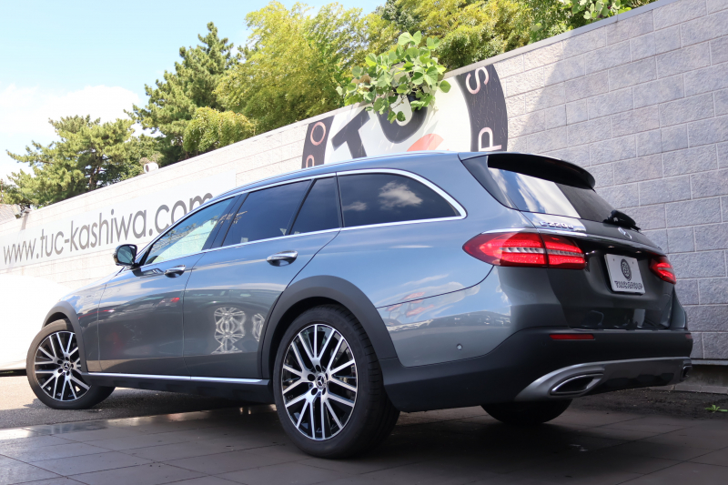 メルセデスベンツ Eクラス E220d 4MATIC ｵｰﾙﾃﾚｲﾝ ﾛｰﾚｳｽｴﾃﾞｨｼｮﾝ　特別仕様車  ﾚｰﾀﾞｰｾｰﾌﾃｨPKG ｴｱﾊﾞﾗﾝｽPKG ﾊﾟﾉﾗﾏSR ｷｰﾚｽGO 茶/黒ﾅｯﾊﾟ革 ｼｰﾄﾋｰﾀｰ ﾍﾞﾝﾁﾚｰﾀｰ ｽﾃｱﾘﾝｸﾞﾋｰﾀｰ 純正ﾅﾋﾞ地ﾃﾞｼﾞ 360°ｶﾒﾗ Burmester Applecarplay 電動Rｹﾞｰﾄ HUD 専用19ｲﾝﾁAW　2年保証