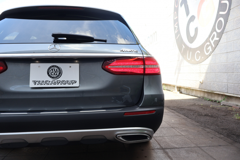 メルセデスベンツ Eクラス E220d 4MATIC ｵｰﾙﾃﾚｲﾝ ﾛｰﾚｳｽｴﾃﾞｨｼｮﾝ　特別仕様車  ﾚｰﾀﾞｰｾｰﾌﾃｨPKG ｴｱﾊﾞﾗﾝｽPKG ﾊﾟﾉﾗﾏSR ｷｰﾚｽGO 茶/黒ﾅｯﾊﾟ革 ｼｰﾄﾋｰﾀｰ ﾍﾞﾝﾁﾚｰﾀｰ ｽﾃｱﾘﾝｸﾞﾋｰﾀｰ 純正ﾅﾋﾞ地ﾃﾞｼﾞ 360°ｶﾒﾗ Burmester Applecarplay 電動Rｹﾞｰﾄ HUD 専用19ｲﾝﾁAW　2年保証