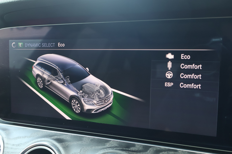 メルセデスベンツ Eクラス E220d 4MATIC ｵｰﾙﾃﾚｲﾝ ﾛｰﾚｳｽｴﾃﾞｨｼｮﾝ　特別仕様車  ﾚｰﾀﾞｰｾｰﾌﾃｨPKG ｴｱﾊﾞﾗﾝｽPKG ﾊﾟﾉﾗﾏSR ｷｰﾚｽGO 茶/黒ﾅｯﾊﾟ革 ｼｰﾄﾋｰﾀｰ ﾍﾞﾝﾁﾚｰﾀｰ ｽﾃｱﾘﾝｸﾞﾋｰﾀｰ 純正ﾅﾋﾞ地ﾃﾞｼﾞ 360°ｶﾒﾗ Burmester Applecarplay 電動Rｹﾞｰﾄ HUD 専用19ｲﾝﾁAW　2年保証