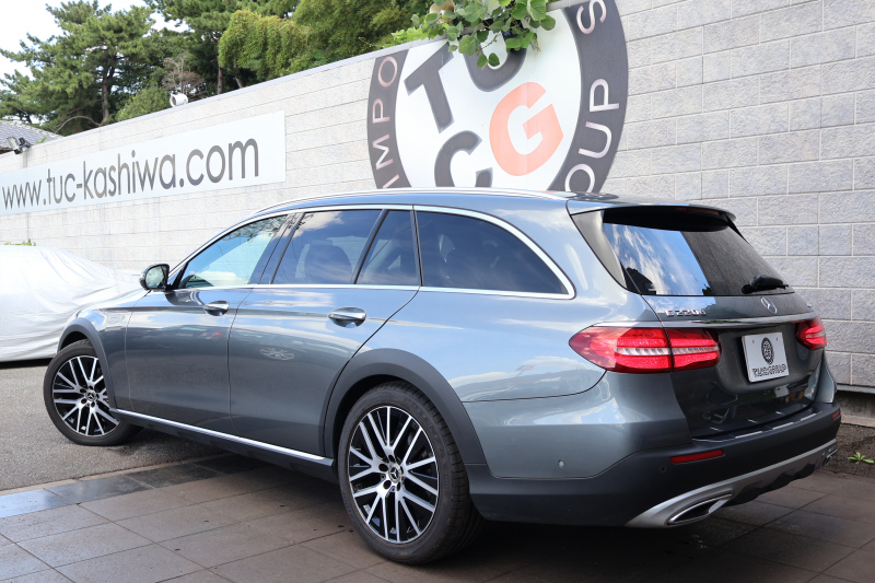 メルセデスベンツ Eクラス E220d 4MATIC ｵｰﾙﾃﾚｲﾝ ﾛｰﾚｳｽｴﾃﾞｨｼｮﾝ　特別仕様車  ﾚｰﾀﾞｰｾｰﾌﾃｨPKG ｴｱﾊﾞﾗﾝｽPKG ﾊﾟﾉﾗﾏSR ｷｰﾚｽGO 茶/黒ﾅｯﾊﾟ革 ｼｰﾄﾋｰﾀｰ ﾍﾞﾝﾁﾚｰﾀｰ ｽﾃｱﾘﾝｸﾞﾋｰﾀｰ 純正ﾅﾋﾞ地ﾃﾞｼﾞ 360°ｶﾒﾗ Burmester Applecarplay 電動Rｹﾞｰﾄ HUD 専用19ｲﾝﾁAW　2年保証