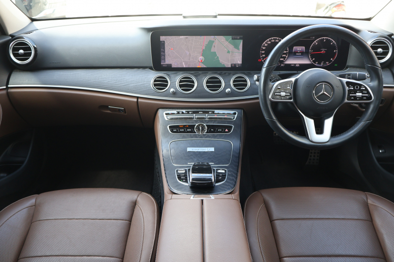 メルセデスベンツ Eクラス E220d 4MATIC ｵｰﾙﾃﾚｲﾝ ﾛｰﾚｳｽｴﾃﾞｨｼｮﾝ　特別仕様車  ﾚｰﾀﾞｰｾｰﾌﾃｨPKG ｴｱﾊﾞﾗﾝｽPKG ﾊﾟﾉﾗﾏSR ｷｰﾚｽGO 茶/黒ﾅｯﾊﾟ革 ｼｰﾄﾋｰﾀｰ ﾍﾞﾝﾁﾚｰﾀｰ ｽﾃｱﾘﾝｸﾞﾋｰﾀｰ 純正ﾅﾋﾞ地ﾃﾞｼﾞ 360°ｶﾒﾗ Burmester Applecarplay 電動Rｹﾞｰﾄ HUD 専用19ｲﾝﾁAW　2年保証