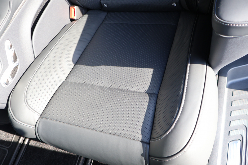 メルセデスベンツ Vクラス V220d ｴｸｽｸﾙｰｼﾌﾞ ﾛﾝｸﾞ ﾌﾟﾗﾁﾅｽｲｰﾄ　後期型 ﾚｰﾀﾞｰｾｰﾌﾃｨPKG AMGﾗｲﾝ ﾊﾟﾉﾗﾏSR 黒革 ｼｰﾄﾋｰﾀ ﾍﾞﾝﾁﾚｰﾀ 2列目ｴｸｽｸﾙｰｼﾌﾞｼｰﾄ MBUX 純正10.25ｲﾝﾁﾅﾋﾞ地ﾃﾞｼﾞ 360度ｶﾒﾗ 冷蔵庫付ｾﾝﾀｰｺﾝｿｰﾙ ﾃﾞｼﾞﾀﾙﾐﾗｰ AMG19ｲﾝﾁAW　2年保証