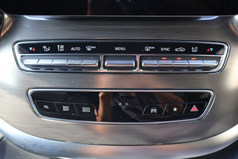 メルセデスベンツ Vクラス V220d ｴｸｽｸﾙｰｼﾌﾞ ﾛﾝｸﾞ ﾌﾟﾗﾁﾅｽｲｰﾄ　後期型 ﾚｰﾀﾞｰｾｰﾌﾃｨPKG AMGﾗｲﾝ ﾊﾟﾉﾗﾏSR 黒革 ｼｰﾄﾋｰﾀ ﾍﾞﾝﾁﾚｰﾀ 2列目ｴｸｽｸﾙｰｼﾌﾞｼｰﾄ MBUX 純正10.25ｲﾝﾁﾅﾋﾞ地ﾃﾞｼﾞ 360度ｶﾒﾗ 冷蔵庫付ｾﾝﾀｰｺﾝｿｰﾙ ﾃﾞｼﾞﾀﾙﾐﾗｰ AMG19ｲﾝﾁAW　2年保証