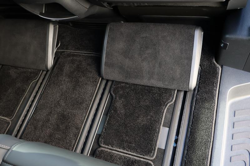 メルセデスベンツ Vクラス V220d ｴｸｽｸﾙｰｼﾌﾞ ﾛﾝｸﾞ ﾌﾟﾗﾁﾅｽｲｰﾄ　後期型 ﾚｰﾀﾞｰｾｰﾌﾃｨPKG AMGﾗｲﾝ ﾊﾟﾉﾗﾏSR 黒革 ｼｰﾄﾋｰﾀ ﾍﾞﾝﾁﾚｰﾀ 2列目ｴｸｽｸﾙｰｼﾌﾞｼｰﾄ MBUX 純正10.25ｲﾝﾁﾅﾋﾞ地ﾃﾞｼﾞ 360度ｶﾒﾗ 冷蔵庫付ｾﾝﾀｰｺﾝｿｰﾙ ﾃﾞｼﾞﾀﾙﾐﾗｰ AMG19ｲﾝﾁAW　2年保証