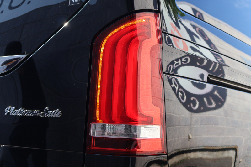 メルセデスベンツ Vクラス V220d ｴｸｽｸﾙｰｼﾌﾞ ﾛﾝｸﾞ ﾌﾟﾗﾁﾅｽｲｰﾄ　後期型 ﾚｰﾀﾞｰｾｰﾌﾃｨPKG AMGﾗｲﾝ ﾊﾟﾉﾗﾏSR 黒革 ｼｰﾄﾋｰﾀ ﾍﾞﾝﾁﾚｰﾀ 2列目ｴｸｽｸﾙｰｼﾌﾞｼｰﾄ MBUX 純正10.25ｲﾝﾁﾅﾋﾞ地ﾃﾞｼﾞ 360度ｶﾒﾗ 冷蔵庫付ｾﾝﾀｰｺﾝｿｰﾙ ﾃﾞｼﾞﾀﾙﾐﾗｰ AMG19ｲﾝﾁAW　2年保証