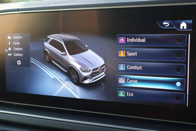 メルセデスベンツ GLE GLE450d 4MATIC ｽﾎﾟｰﾂ(ISG搭載ﾓﾃﾞﾙ)　現行ﾓﾃﾞﾙ E-ACTIVE BODY CONTROLPKG ﾚｰﾀﾞｰｾｰﾌﾃｨPKG AMGﾗｲﾝｲﾝﾃﾘｱ 1ｵｰﾅｰ ﾊﾟﾉﾗﾏSR 黒ﾅｯﾊﾟ革 ｼｰﾄﾋｰﾀｰ＆ﾍﾞﾝﾁﾚｰﾀｰ MBUX 12.3ｲﾝﾁARﾅﾋﾞ地ﾃﾞｼﾞ Burmester ﾄﾞｱｸﾛｰｼﾞﾝｸﾞｻﾎﾟｰﾀｰ AMG21ｲﾝﾁAW　新車保証