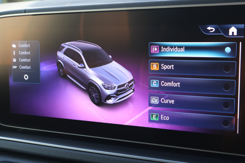 メルセデスベンツ GLE GLE450d 4MATIC ｽﾎﾟｰﾂ(ISG搭載ﾓﾃﾞﾙ)　現行ﾓﾃﾞﾙ E-ACTIVE BODY CONTROLPKG ﾚｰﾀﾞｰｾｰﾌﾃｨPKG AMGﾗｲﾝｲﾝﾃﾘｱ 1ｵｰﾅｰ ﾊﾟﾉﾗﾏSR 黒ﾅｯﾊﾟ革 ｼｰﾄﾋｰﾀｰ＆ﾍﾞﾝﾁﾚｰﾀｰ MBUX 12.3ｲﾝﾁARﾅﾋﾞ地ﾃﾞｼﾞ Burmester ﾄﾞｱｸﾛｰｼﾞﾝｸﾞｻﾎﾟｰﾀｰ AMG21ｲﾝﾁAW　新車保証