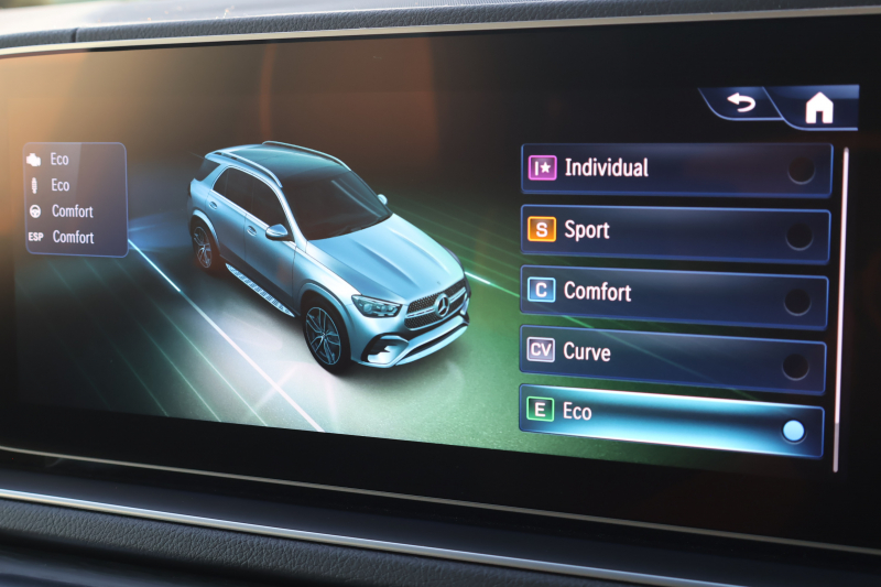 メルセデスベンツ GLE GLE450d 4MATIC ｽﾎﾟｰﾂ(ISG搭載ﾓﾃﾞﾙ)　現行ﾓﾃﾞﾙ E-ACTIVE BODY CONTROLPKG ﾚｰﾀﾞｰｾｰﾌﾃｨPKG AMGﾗｲﾝｲﾝﾃﾘｱ 1ｵｰﾅｰ ﾊﾟﾉﾗﾏSR 黒ﾅｯﾊﾟ革 ｼｰﾄﾋｰﾀｰ＆ﾍﾞﾝﾁﾚｰﾀｰ MBUX 12.3ｲﾝﾁARﾅﾋﾞ地ﾃﾞｼﾞ Burmester ﾄﾞｱｸﾛｰｼﾞﾝｸﾞｻﾎﾟｰﾀｰ AMG21ｲﾝﾁAW　新車保証