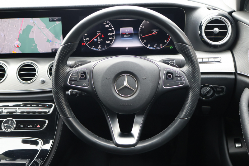 メルセデスベンツ Eクラス E200 AVG　ﾚｻﾞｰPKG ﾚｰﾀﾞｰｾｰﾌﾃｨPKG ｴｱﾊﾞﾗﾝｽPKG 1ｵｰﾅｰ 黒革 全席ｼｰﾄﾋｰﾀｰ 純正12.3ｲﾝﾁﾅﾋﾞ地ﾃﾞｼﾞ 360°ｶﾒﾗ Burmesterｻﾗｳﾝﾄﾞ Applecarplay Android Auto 電動Rｹﾞｰﾄ PTS LEDﾍｯﾄﾞ ｱﾅﾛｸﾞ時計 純正17AW　2年保証