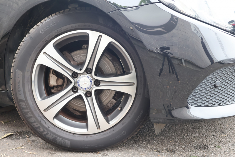 メルセデスベンツ Eクラス E200 AVG　ﾚｻﾞｰPKG ﾚｰﾀﾞｰｾｰﾌﾃｨPKG ｴｱﾊﾞﾗﾝｽPKG 1ｵｰﾅｰ 黒革 全席ｼｰﾄﾋｰﾀｰ 純正12.3ｲﾝﾁﾅﾋﾞ地ﾃﾞｼﾞ 360°ｶﾒﾗ Burmesterｻﾗｳﾝﾄﾞ Applecarplay Android Auto 電動Rｹﾞｰﾄ PTS LEDﾍｯﾄﾞ ｱﾅﾛｸﾞ時計 純正17AW　2年保証