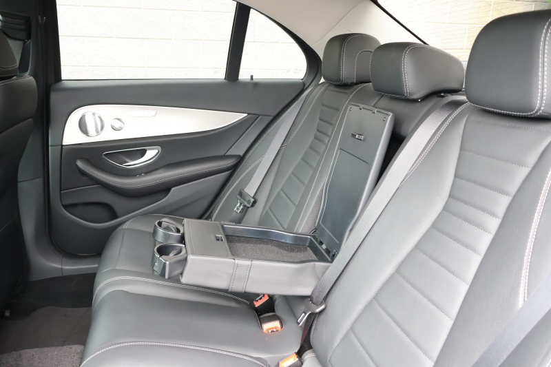 メルセデスベンツ Eクラス E200 AVG　ﾚｻﾞｰPKG ﾚｰﾀﾞｰｾｰﾌﾃｨPKG ｴｱﾊﾞﾗﾝｽPKG 1ｵｰﾅｰ 黒革 全席ｼｰﾄﾋｰﾀｰ 純正12.3ｲﾝﾁﾅﾋﾞ地ﾃﾞｼﾞ 360°ｶﾒﾗ Burmesterｻﾗｳﾝﾄﾞ Applecarplay Android Auto 電動Rｹﾞｰﾄ PTS LEDﾍｯﾄﾞ ｱﾅﾛｸﾞ時計 純正17AW　2年保証