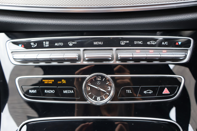 メルセデスベンツ Eクラス E200 AVG　ﾚｻﾞｰPKG ﾚｰﾀﾞｰｾｰﾌﾃｨPKG ｴｱﾊﾞﾗﾝｽPKG 1ｵｰﾅｰ 黒革 全席ｼｰﾄﾋｰﾀｰ 純正12.3ｲﾝﾁﾅﾋﾞ地ﾃﾞｼﾞ 360°ｶﾒﾗ Burmesterｻﾗｳﾝﾄﾞ Applecarplay Android Auto 電動Rｹﾞｰﾄ PTS LEDﾍｯﾄﾞ ｱﾅﾛｸﾞ時計 純正17AW　2年保証