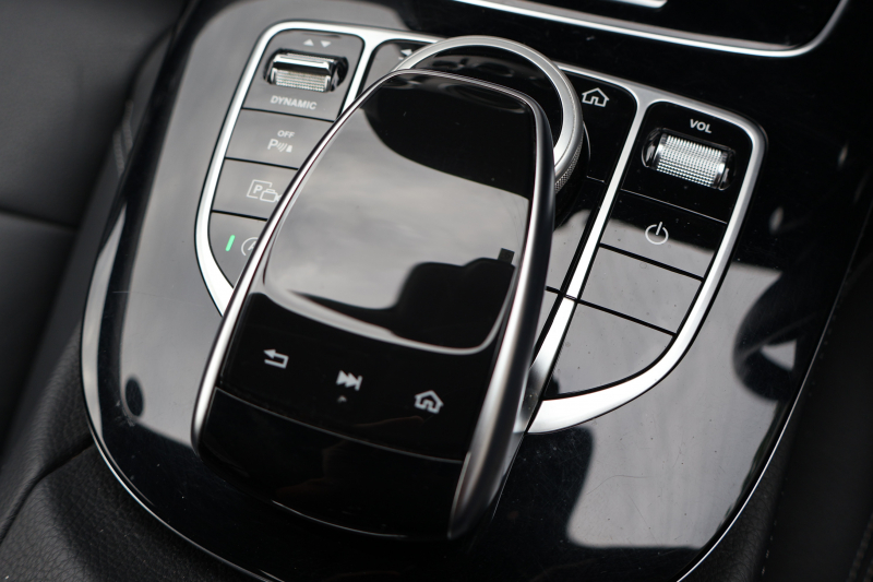 メルセデスベンツ Eクラス E200 AVG　ﾚｻﾞｰPKG ﾚｰﾀﾞｰｾｰﾌﾃｨPKG ｴｱﾊﾞﾗﾝｽPKG 1ｵｰﾅｰ 黒革 全席ｼｰﾄﾋｰﾀｰ 純正12.3ｲﾝﾁﾅﾋﾞ地ﾃﾞｼﾞ 360°ｶﾒﾗ Burmesterｻﾗｳﾝﾄﾞ Applecarplay Android Auto 電動Rｹﾞｰﾄ PTS LEDﾍｯﾄﾞ ｱﾅﾛｸﾞ時計 純正17AW　2年保証