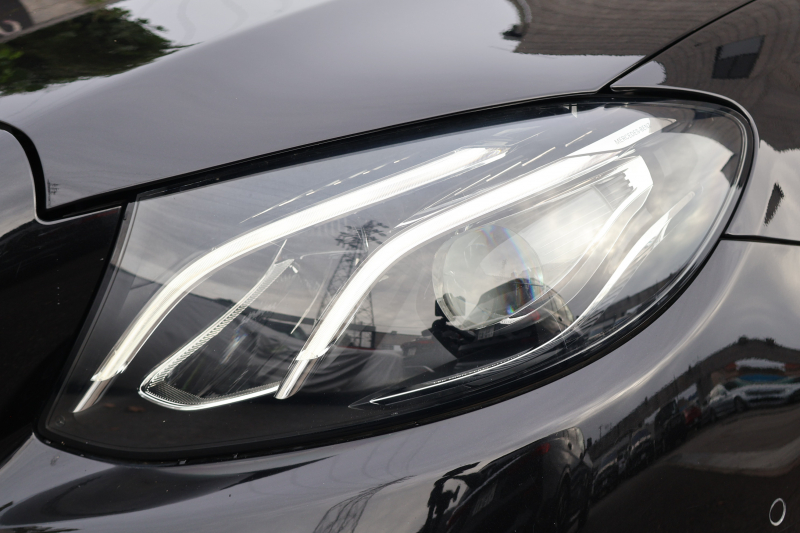 メルセデスベンツ Eクラス E200 AVG　ﾚｻﾞｰPKG ﾚｰﾀﾞｰｾｰﾌﾃｨPKG ｴｱﾊﾞﾗﾝｽPKG 1ｵｰﾅｰ 黒革 全席ｼｰﾄﾋｰﾀｰ 純正12.3ｲﾝﾁﾅﾋﾞ地ﾃﾞｼﾞ 360°ｶﾒﾗ Burmesterｻﾗｳﾝﾄﾞ Applecarplay Android Auto 電動Rｹﾞｰﾄ PTS LEDﾍｯﾄﾞ ｱﾅﾛｸﾞ時計 純正17AW　2年保証