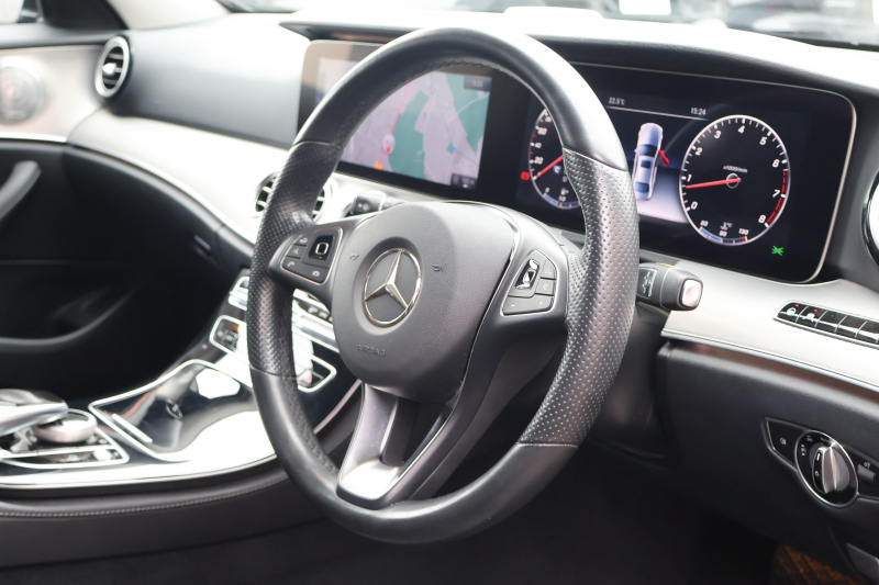 メルセデスベンツ Eクラス E200 AVG　ﾚｻﾞｰPKG ﾚｰﾀﾞｰｾｰﾌﾃｨPKG ｴｱﾊﾞﾗﾝｽPKG 1ｵｰﾅｰ 黒革 全席ｼｰﾄﾋｰﾀｰ 純正12.3ｲﾝﾁﾅﾋﾞ地ﾃﾞｼﾞ 360°ｶﾒﾗ Burmesterｻﾗｳﾝﾄﾞ Applecarplay Android Auto 電動Rｹﾞｰﾄ PTS LEDﾍｯﾄﾞ ｱﾅﾛｸﾞ時計 純正17AW　2年保証