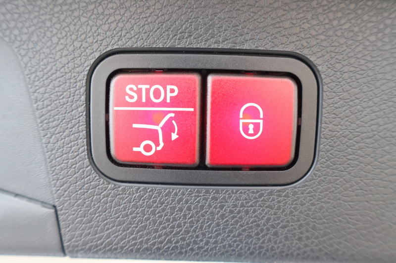 メルセデスベンツ Eクラス E220d 4MATIC ｵｰﾙﾃﾚｲﾝ ﾛｰﾚｳｽｴﾃﾞｨｼｮﾝ　特別仕様車  ﾚｰﾀﾞｰｾｰﾌﾃｨPKG ｴｱﾊﾞﾗﾝｽPKG ﾊﾟﾉﾗﾏSR ｷｰﾚｽGO 白/黒ﾅｯﾊﾟ革 ｼｰﾄﾋｰﾀｰ ﾍﾞﾝﾁﾚｰﾀｰ ｽﾃｱﾘﾝｸﾞﾋｰﾀｰ 純正ﾅﾋﾞ地ﾃﾞｼﾞ 360°ｶﾒﾗ Burmester Applecarplay 電動Rｹﾞｰﾄ HUD 専用19ｲﾝﾁAW　2年保証