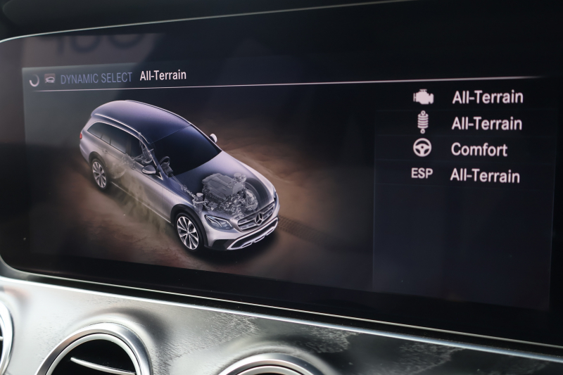 メルセデスベンツ Eクラス E220d 4MATIC ｵｰﾙﾃﾚｲﾝ ﾛｰﾚｳｽｴﾃﾞｨｼｮﾝ　特別仕様車  ﾚｰﾀﾞｰｾｰﾌﾃｨPKG ｴｱﾊﾞﾗﾝｽPKG ﾊﾟﾉﾗﾏSR ｷｰﾚｽGO 白/黒ﾅｯﾊﾟ革 ｼｰﾄﾋｰﾀｰ ﾍﾞﾝﾁﾚｰﾀｰ ｽﾃｱﾘﾝｸﾞﾋｰﾀｰ 純正ﾅﾋﾞ地ﾃﾞｼﾞ 360°ｶﾒﾗ Burmester Applecarplay 電動Rｹﾞｰﾄ HUD 専用19ｲﾝﾁAW　2年保証